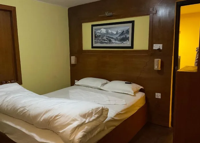 Hostel Posh 1 Eleven *