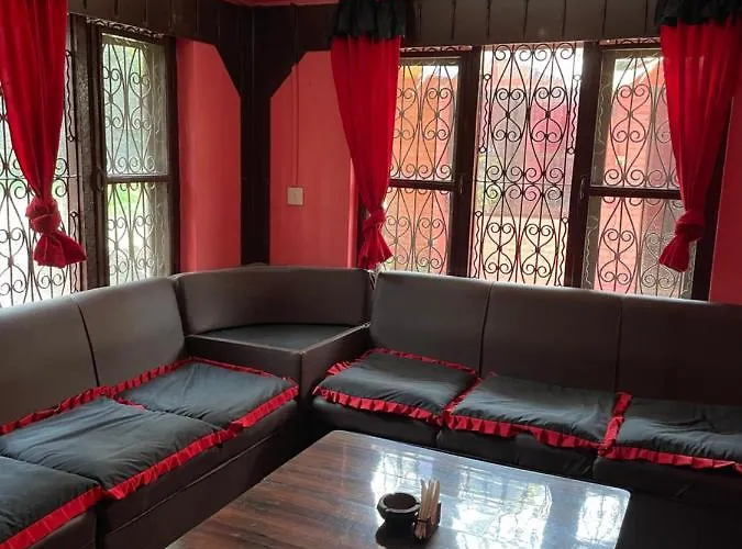 Hostel Posh 1 Eleven